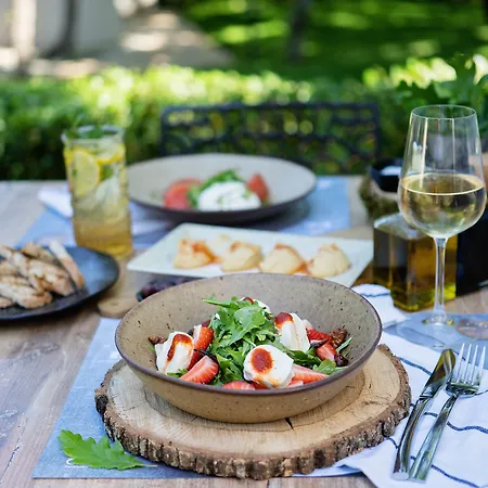 Utopia Forest Szálloda 3*