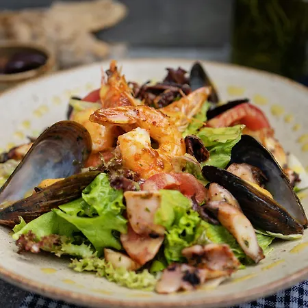 Utopia Forest Szálloda 3*